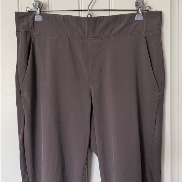 Athleta - Brooklyn Mid Rise Ankle Pant - Size 6 - Good Condition!! - Picture 3 of 9